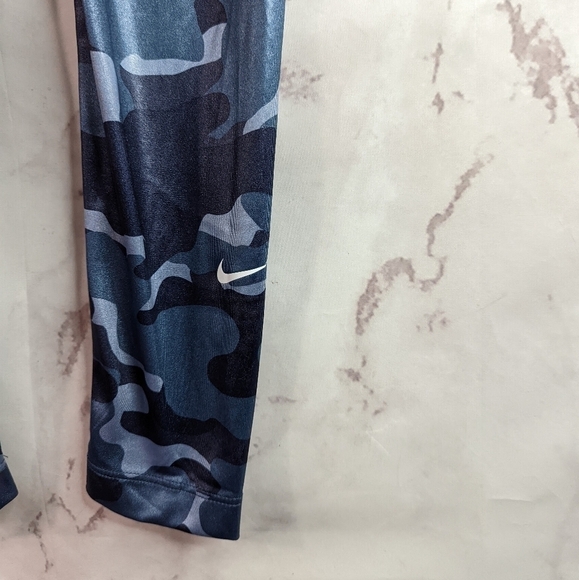 Nike Legging Size Medium Blue Camo Shimmer High Rise Crop One Tight Fit Women - Picture 5 of 13